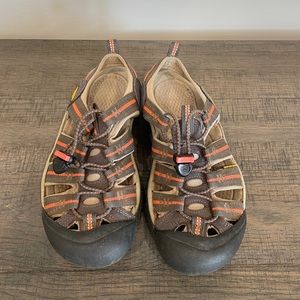 Keen womens water trail shoes size 6.5